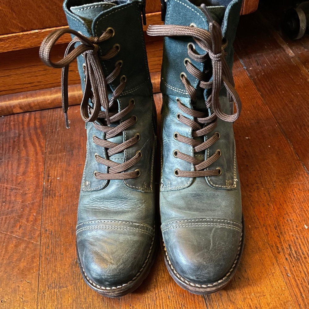 Taos boots US.6-6.5 Euro 37